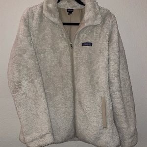 Fluffy, tan Patagonia zip up jacket!